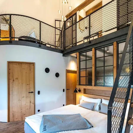 Wasserturm Hotel 4*